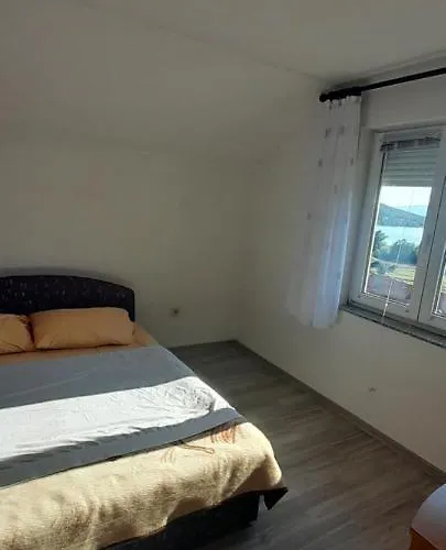 Village House Apartment *